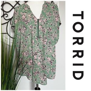 TORRID Size 1 1X Green Floral Blouse Top